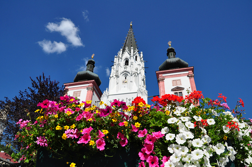 Blick auf die Kirchtürme in Mariazell